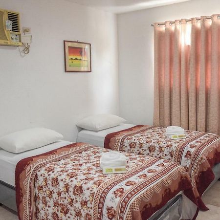 Tiptop Tower Suite Inn Dumaguete City Buitenkant foto