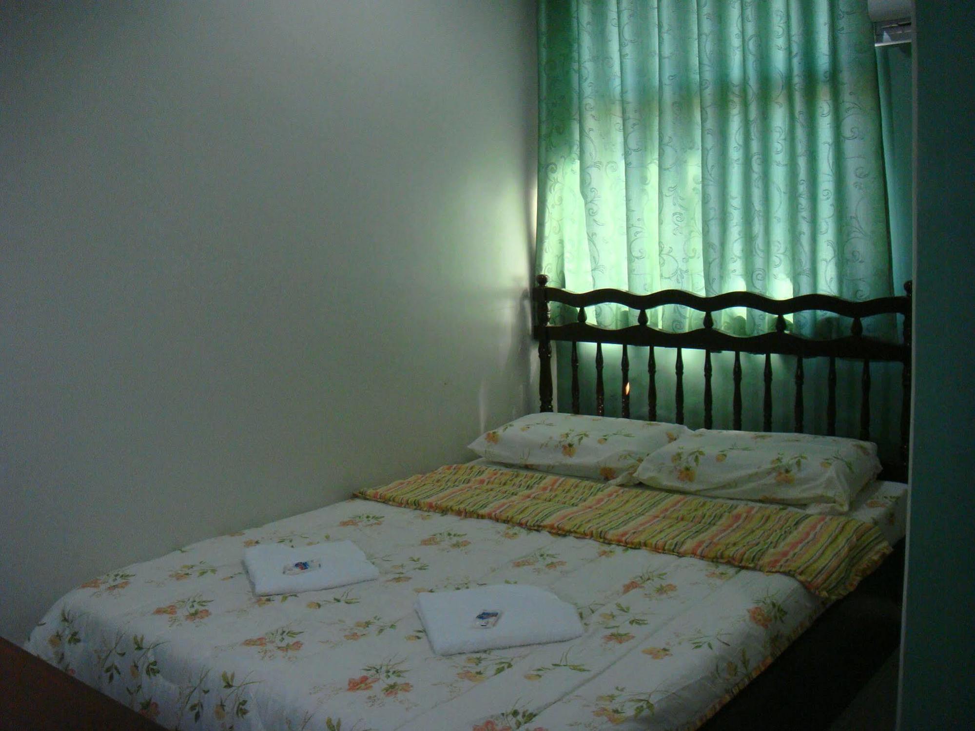 Tiptop Tower Suite Inn Dumaguete City Buitenkant foto