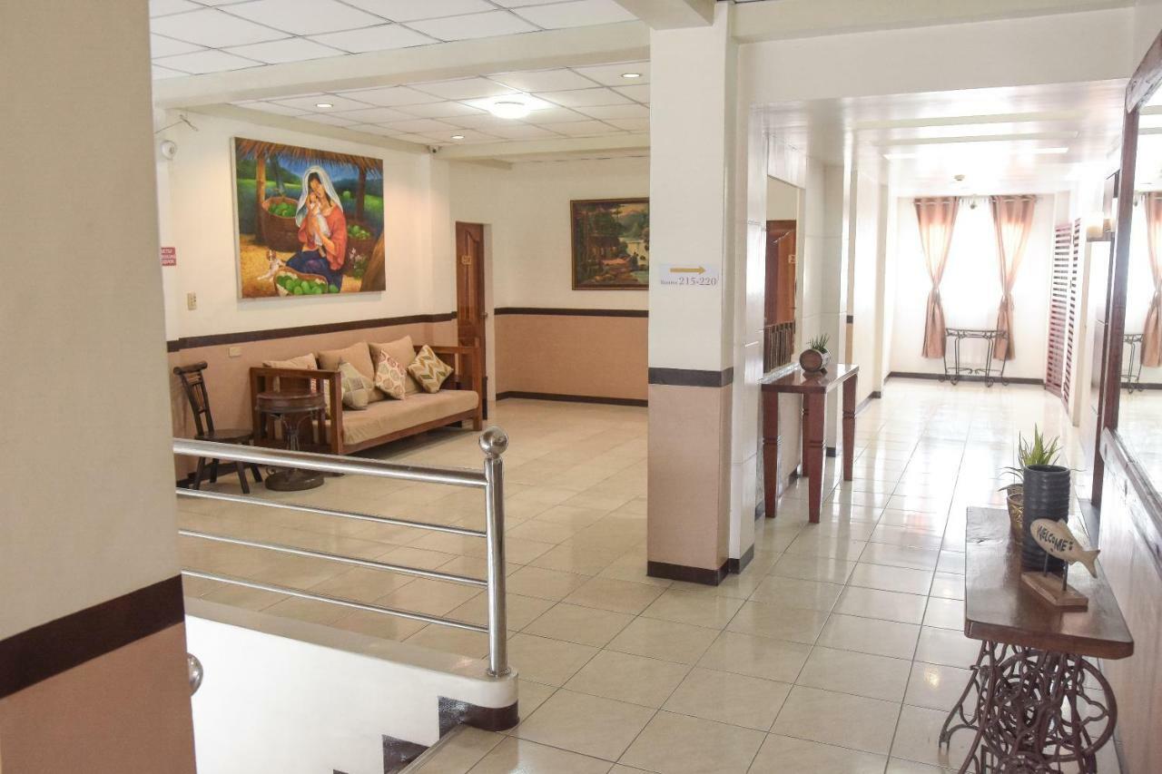 Tiptop Tower Suite Inn Dumaguete City Buitenkant foto