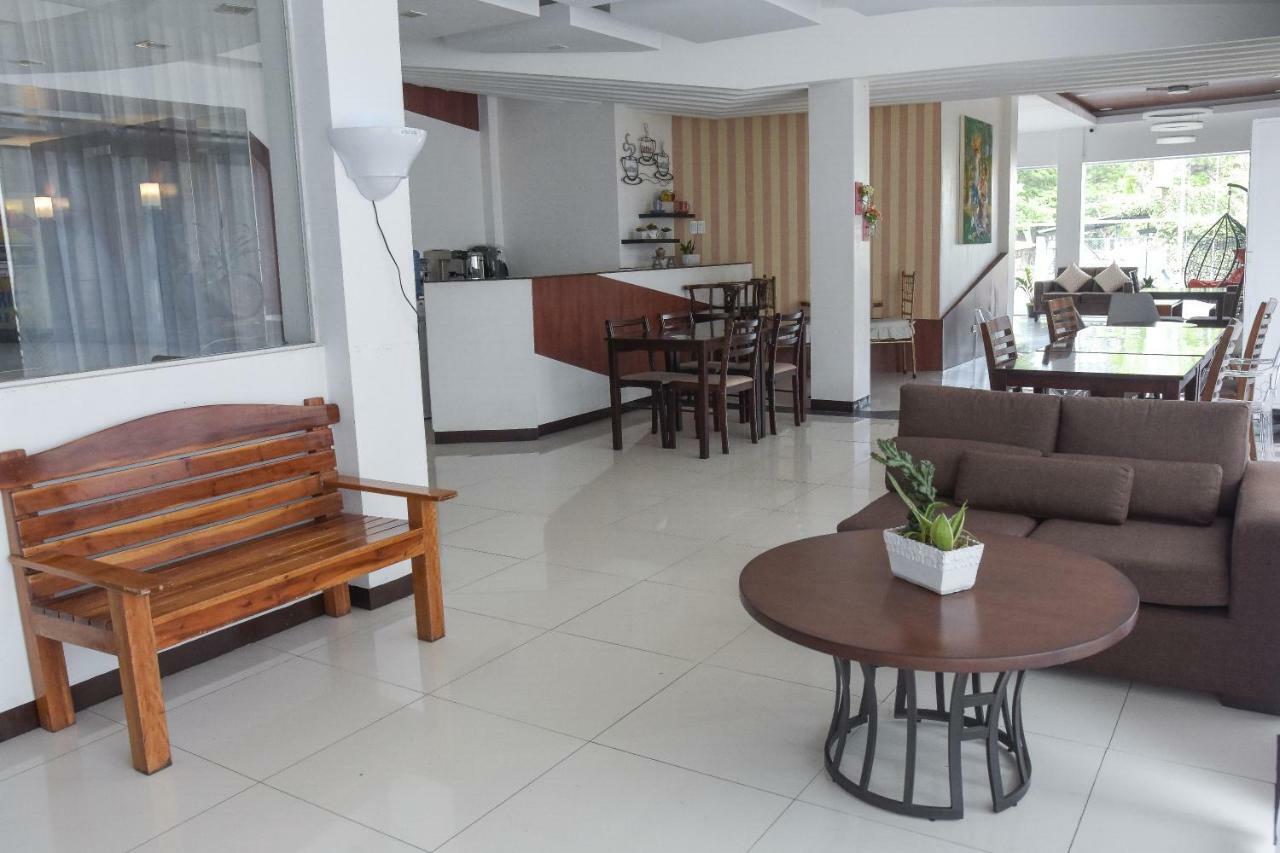 Tiptop Tower Suite Inn Dumaguete City Buitenkant foto
