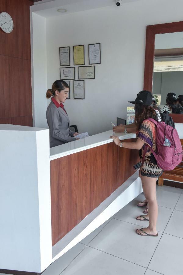 Tiptop Tower Suite Inn Dumaguete City Buitenkant foto