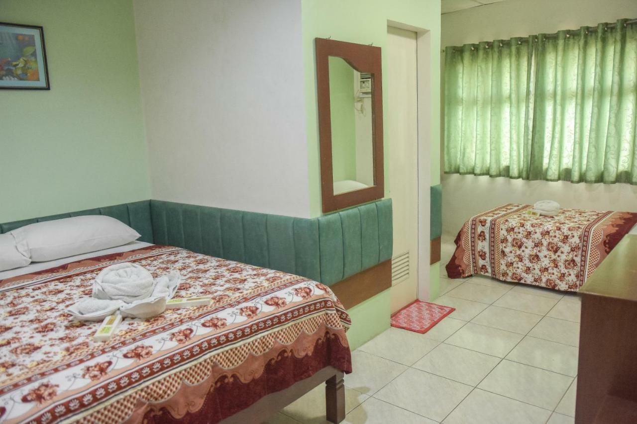 Tiptop Tower Suite Inn Dumaguete City Buitenkant foto