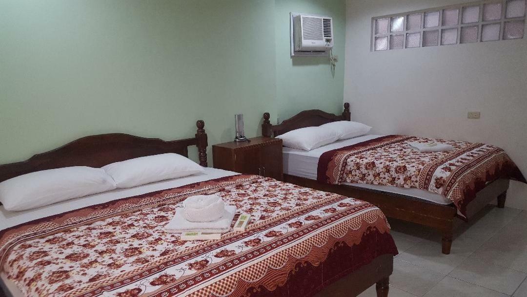 Tiptop Tower Suite Inn Dumaguete City Buitenkant foto