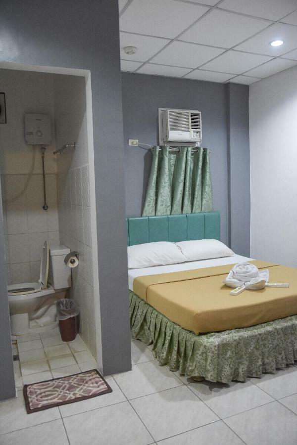 Tiptop Tower Suite Inn Dumaguete City Buitenkant foto
