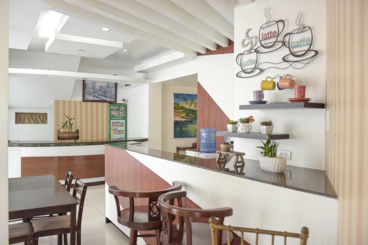 Tiptop Tower Suite Inn Dumaguete City Buitenkant foto